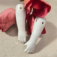 dukke-arme.porcelaen-hvide-roed-neglelak-gamle-dukkearme